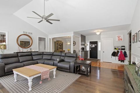 Tiny photo for 1022 Rosewood Drive, Carpentersville, IL 60110 (MLS # 12596957)