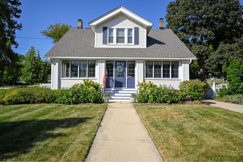 Photo of 534 Western Avenue, Glen Ellyn, IL 60137 (MLS # 12483520)
