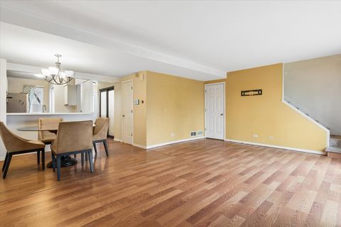 Tiny photo for 1530 Apple Grove Lane, Westmont, IL 60559 (MLS # 12587556)