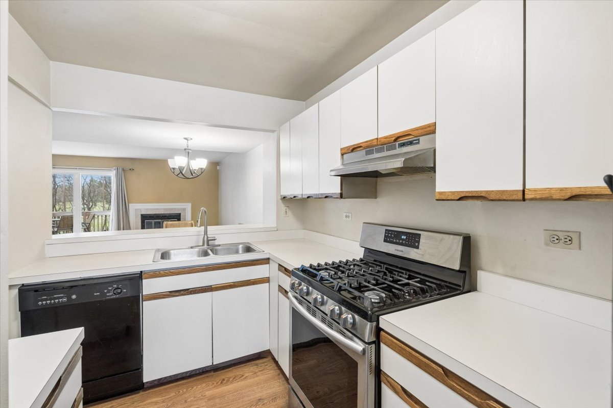 1530 Apple Grove Lane