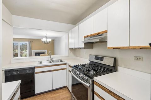 Tiny photo for 1530 Apple Grove Lane, Westmont, IL 60559 (MLS # 12587556)