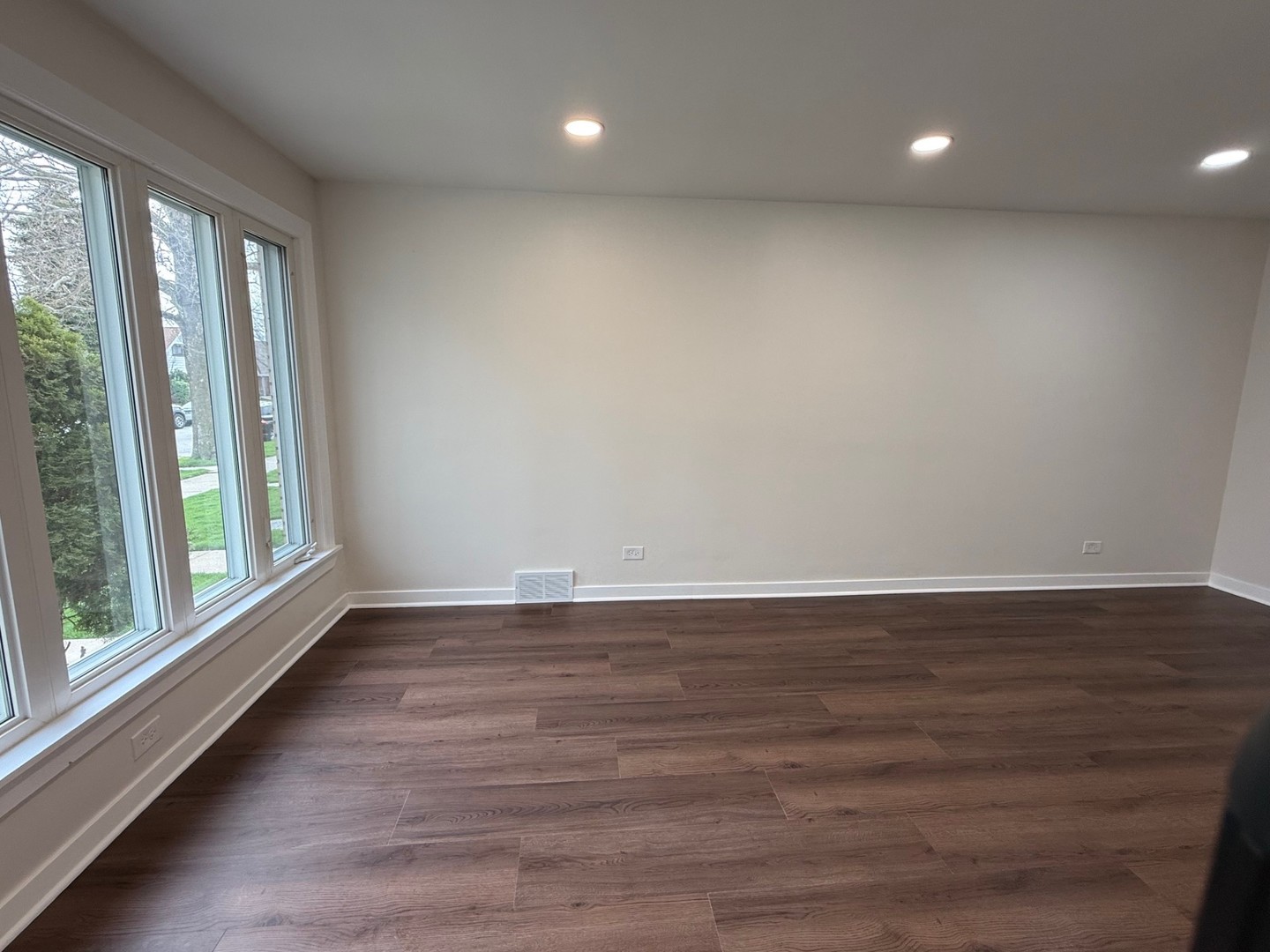 5822 W 64th Place
