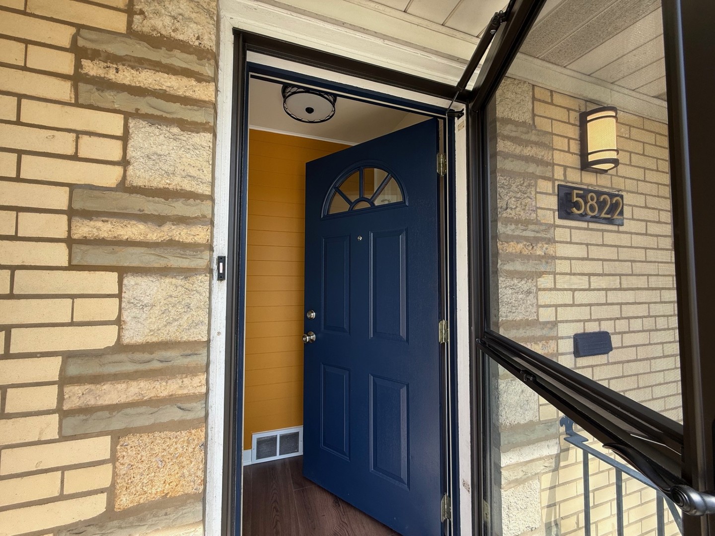 5822 W 64th Place