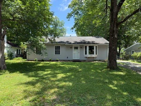 Photo of 1023 W Laurel Street, Carbondale, IL 62901 (MLS # 12665850)