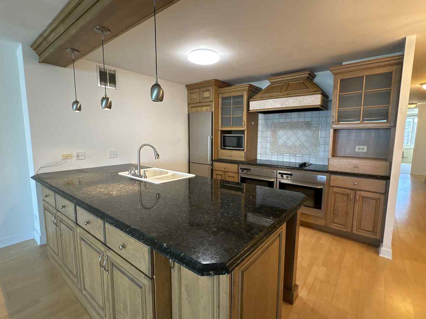 1440 N Lake Shore Drive 21E