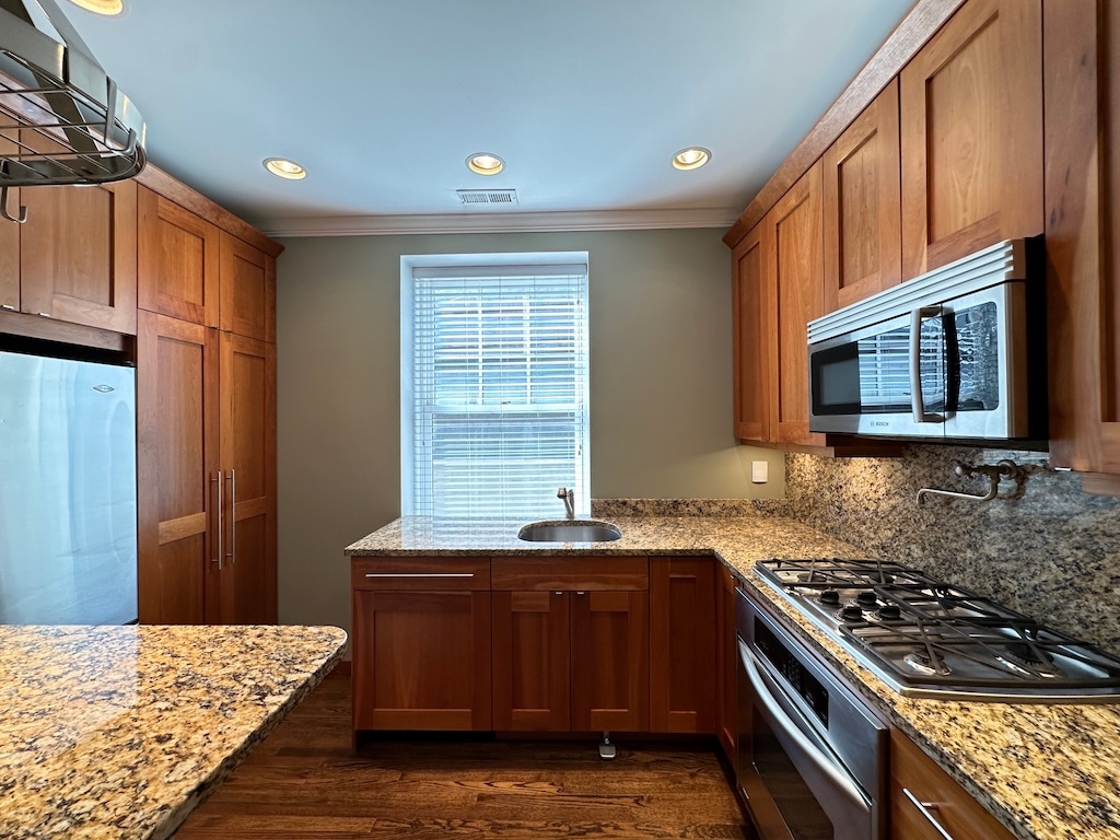 3614 N Bosworth Avenue 1R