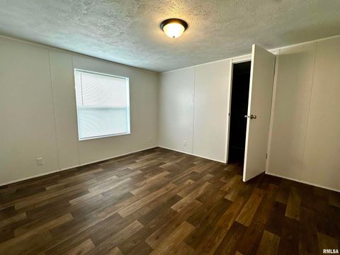 Tiny photo for 806 & 808 BOYD Street, Eldorado, IL 62930 (MLS # QC4269425)