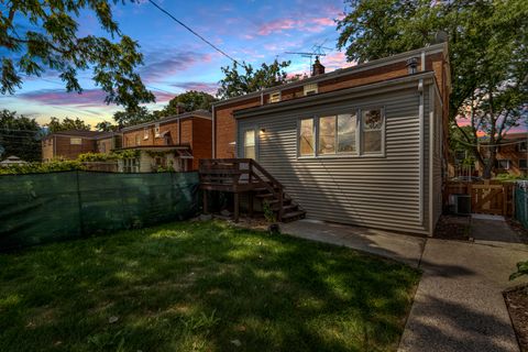 Tiny photo for 1721 Linden Street, Des Plaines, IL 60018 (MLS # 12459545)