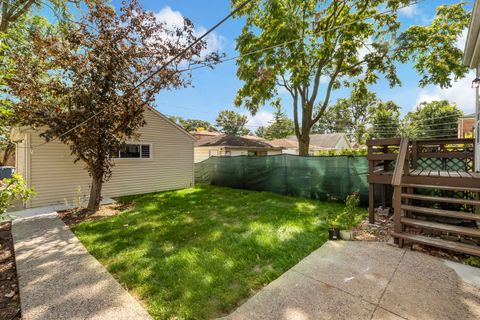 Tiny photo for 1721 Linden Street, Des Plaines, IL 60018 (MLS # 12459545)