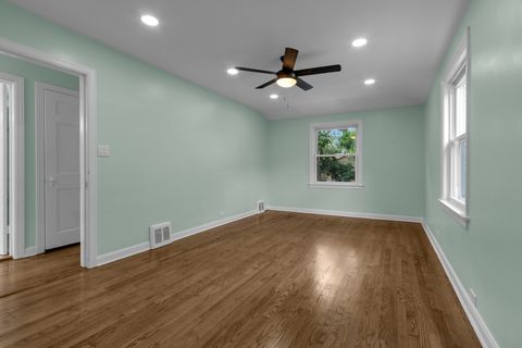 Tiny photo for 1721 Linden Street, Des Plaines, IL 60018 (MLS # 12459545)