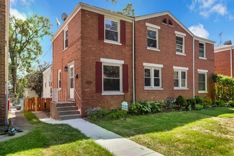 Tiny photo for 1721 Linden Street, Des Plaines, IL 60018 (MLS # 12459545)