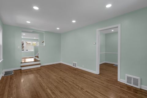 Tiny photo for 1721 Linden Street, Des Plaines, IL 60018 (MLS # 12459545)