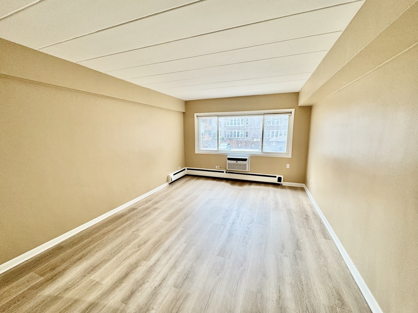 5616 N Kenmore Avenue 2E