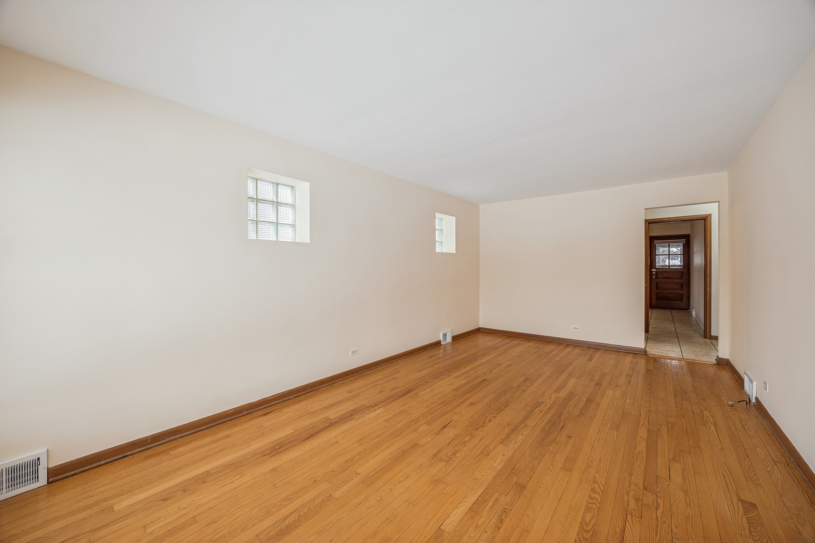 822 S La Grange Road