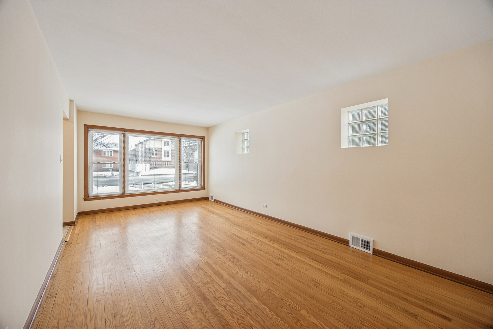 822 S La Grange Road