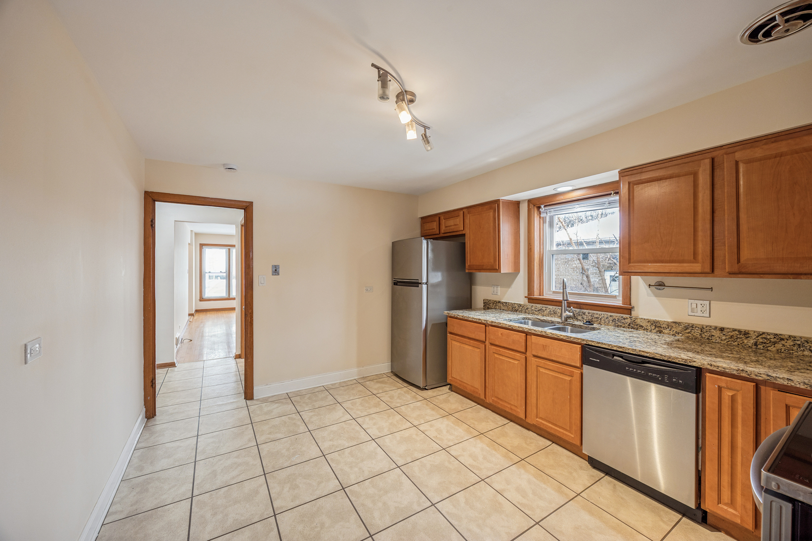 822 S La Grange Road