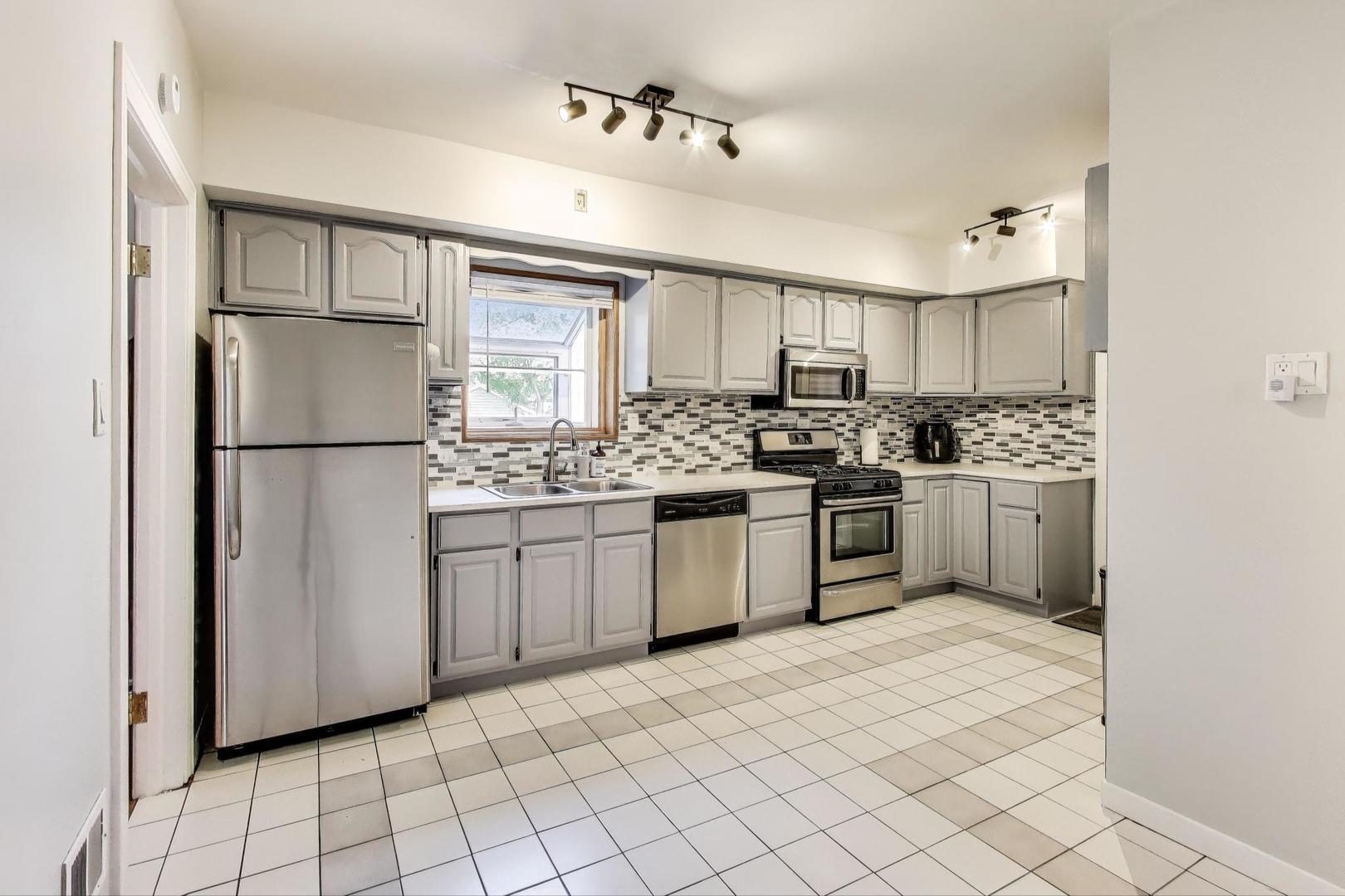 9116 S Claremont Street