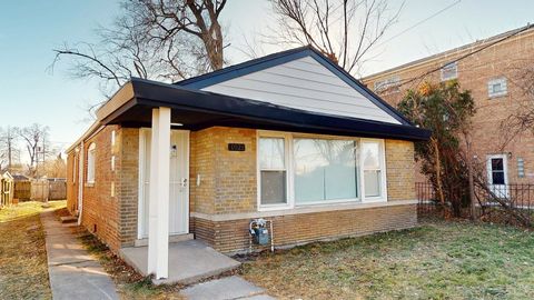Photo of 1021 W Vermont Avenue, Chicago, IL 60827 (MLS # 12534465)
