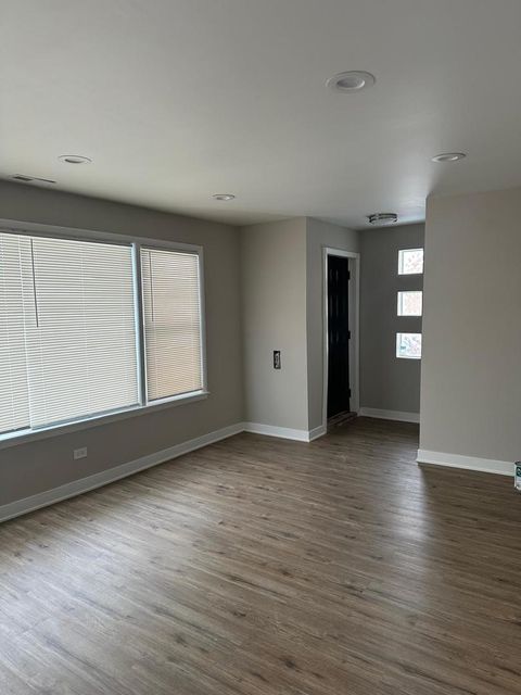 Tiny photo for 1021 W Vermont Avenue, Chicago, IL 60827 (MLS # 12534465)