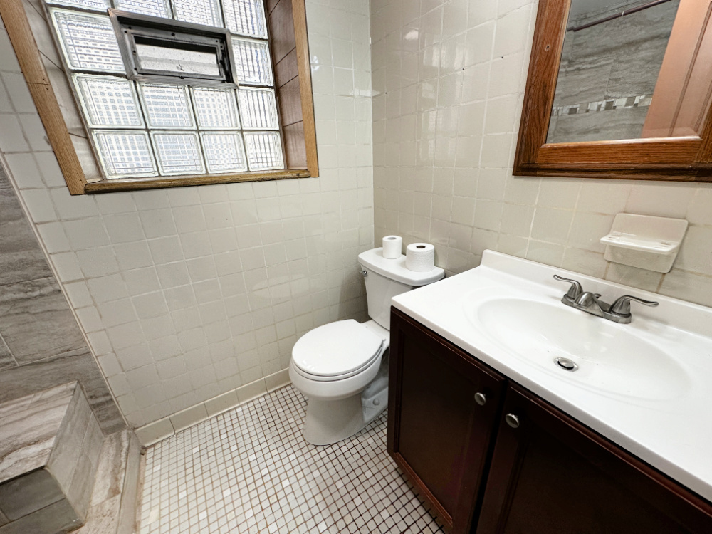 2738 W Winnemac Avenue GDN