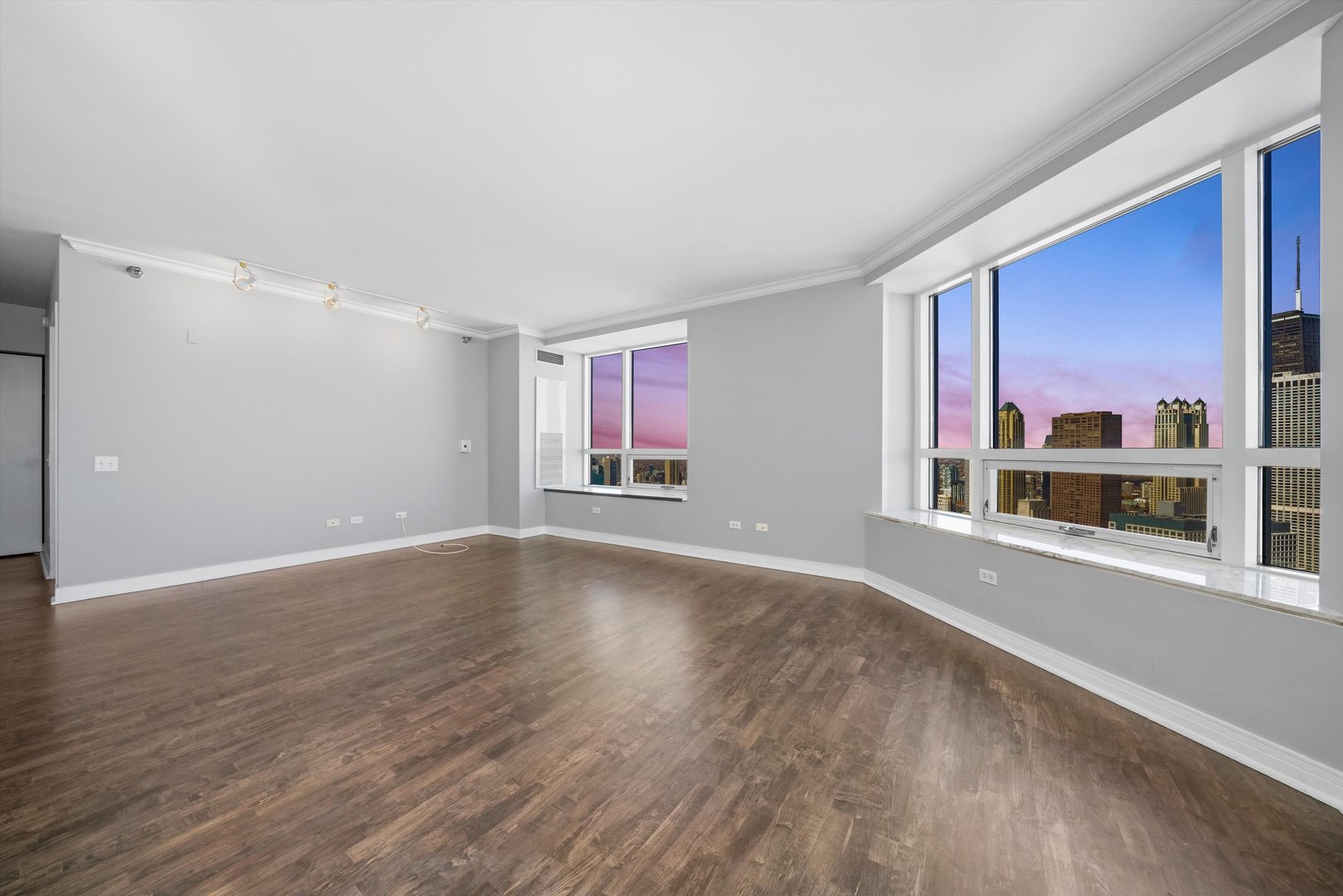 512 N McClurg Court 5801