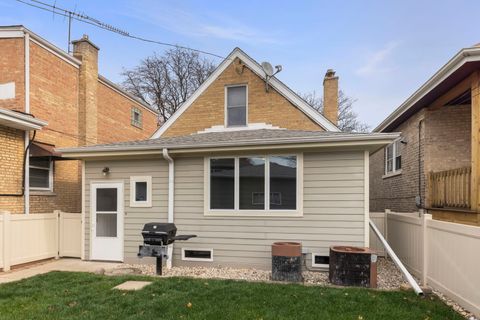 Tiny photo for 5708 N Austin Avenue, Chicago, IL 60646 (MLS # 12523087)
