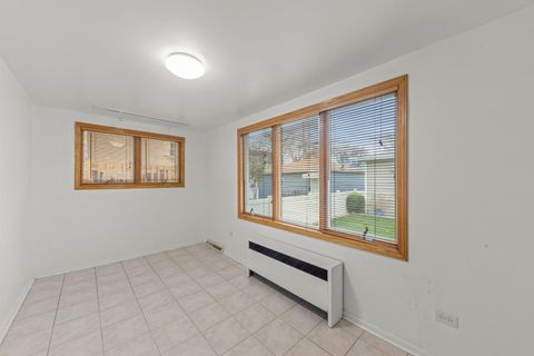 Tiny photo for 5708 N Austin Avenue, Chicago, IL 60646 (MLS # 12523087)