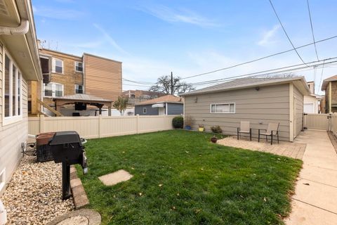 Tiny photo for 5708 N Austin Avenue, Chicago, IL 60646 (MLS # 12523087)