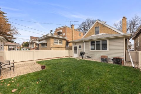 Tiny photo for 5708 N Austin Avenue, Chicago, IL 60646 (MLS # 12523087)