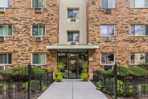 Photo of 420 S HOME Avenue #109N, Oak Park, IL 60302 (MLS # 12768293)