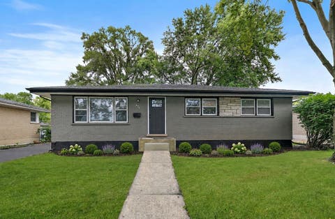 Photo of 671 W Saint Aubin Drive, Addison, IL 60101 (MLS # 12743261)