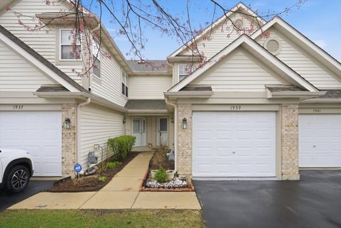 Photo of 1939 Grove Avenue, Schaumburg, IL 60193 (MLS # 12618575)