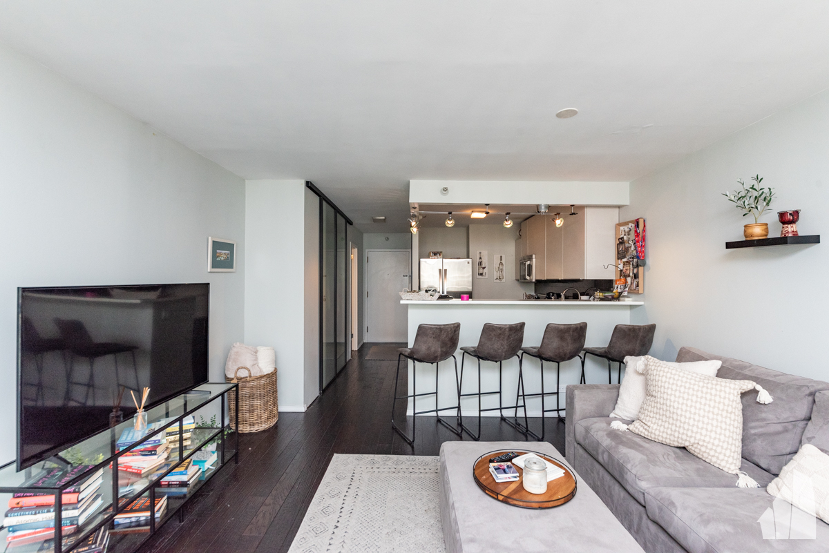 10 E ONTARIO Street 2410