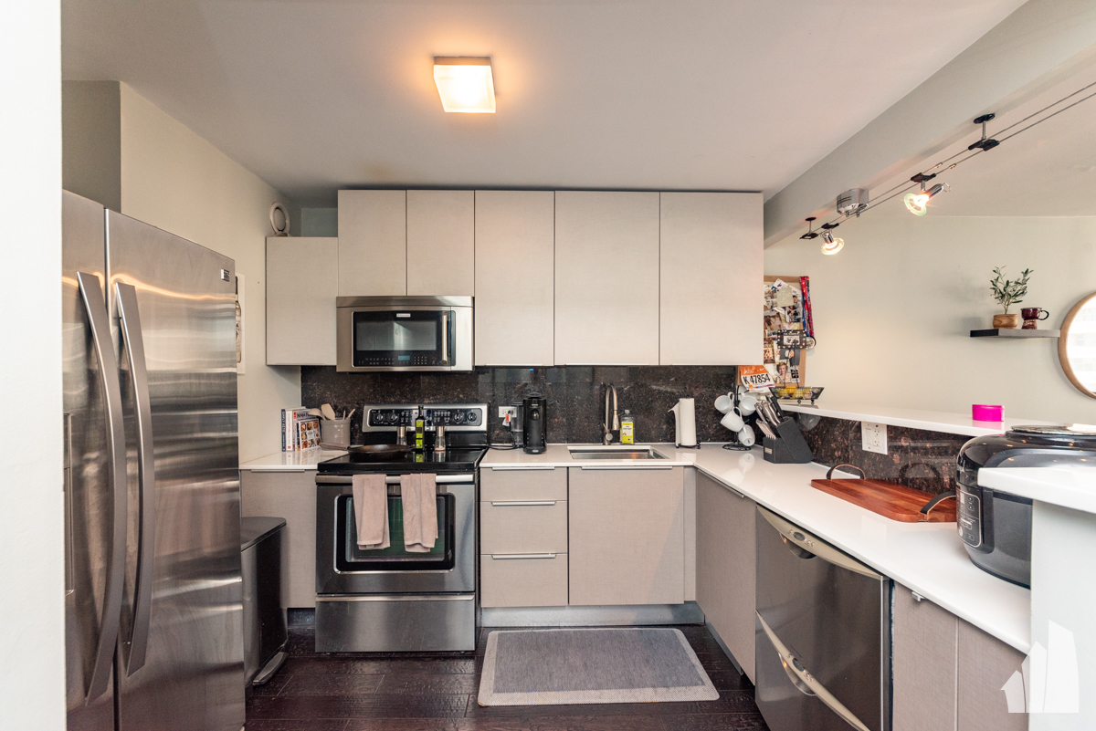10 E ONTARIO Street 2410
