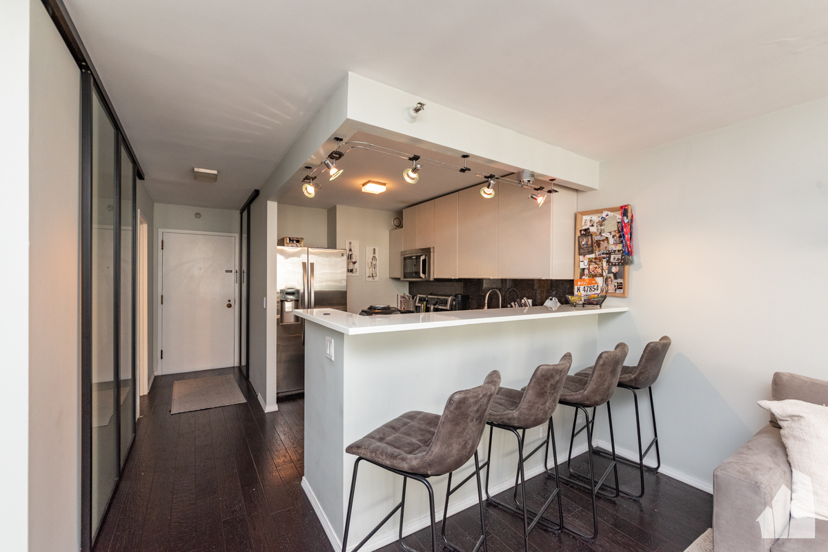 10 E ONTARIO Street 2410