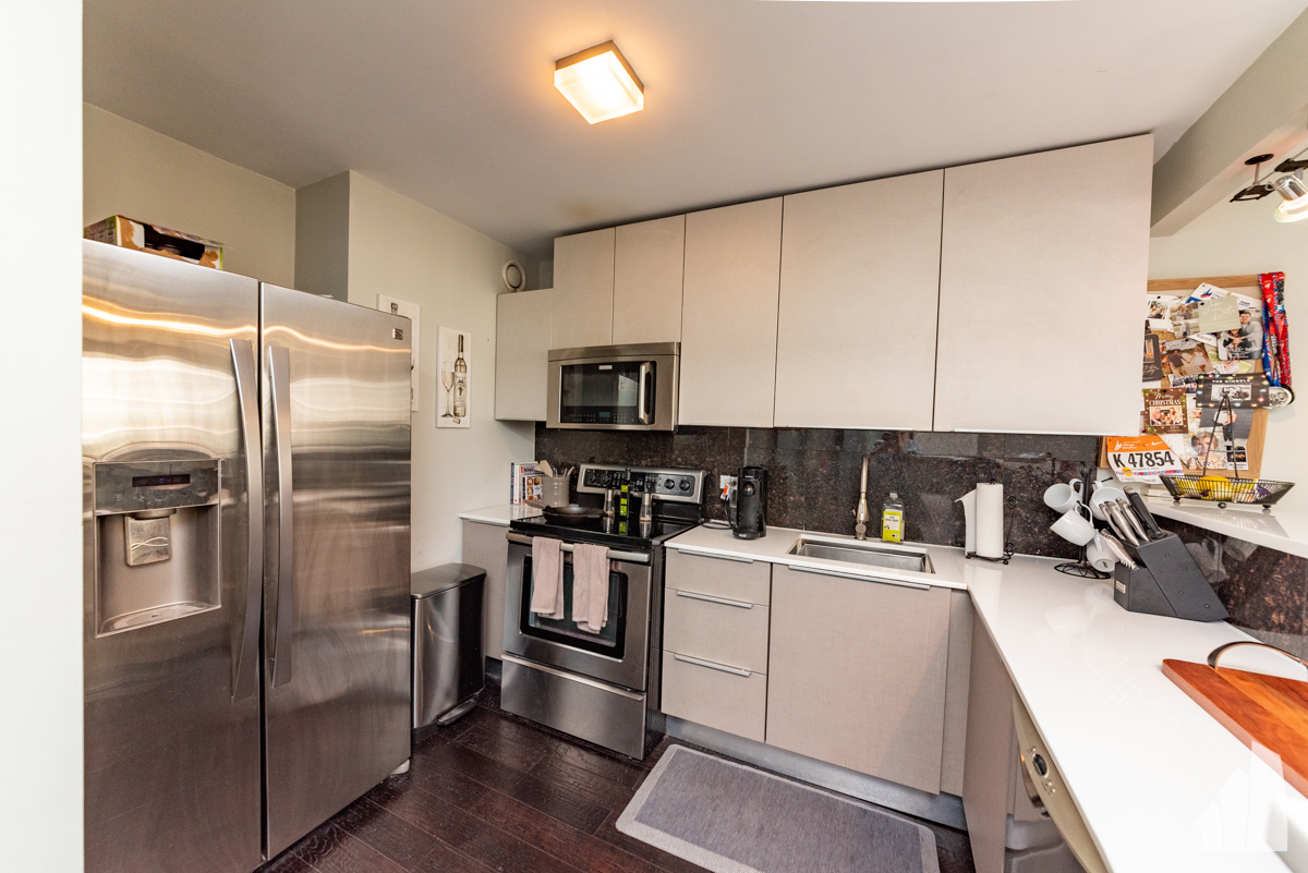 10 E ONTARIO Street 2410