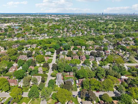 Tiny photo for 6857 N Knox Avenue, Lincolnwood, IL 60712 (MLS # 12447456)