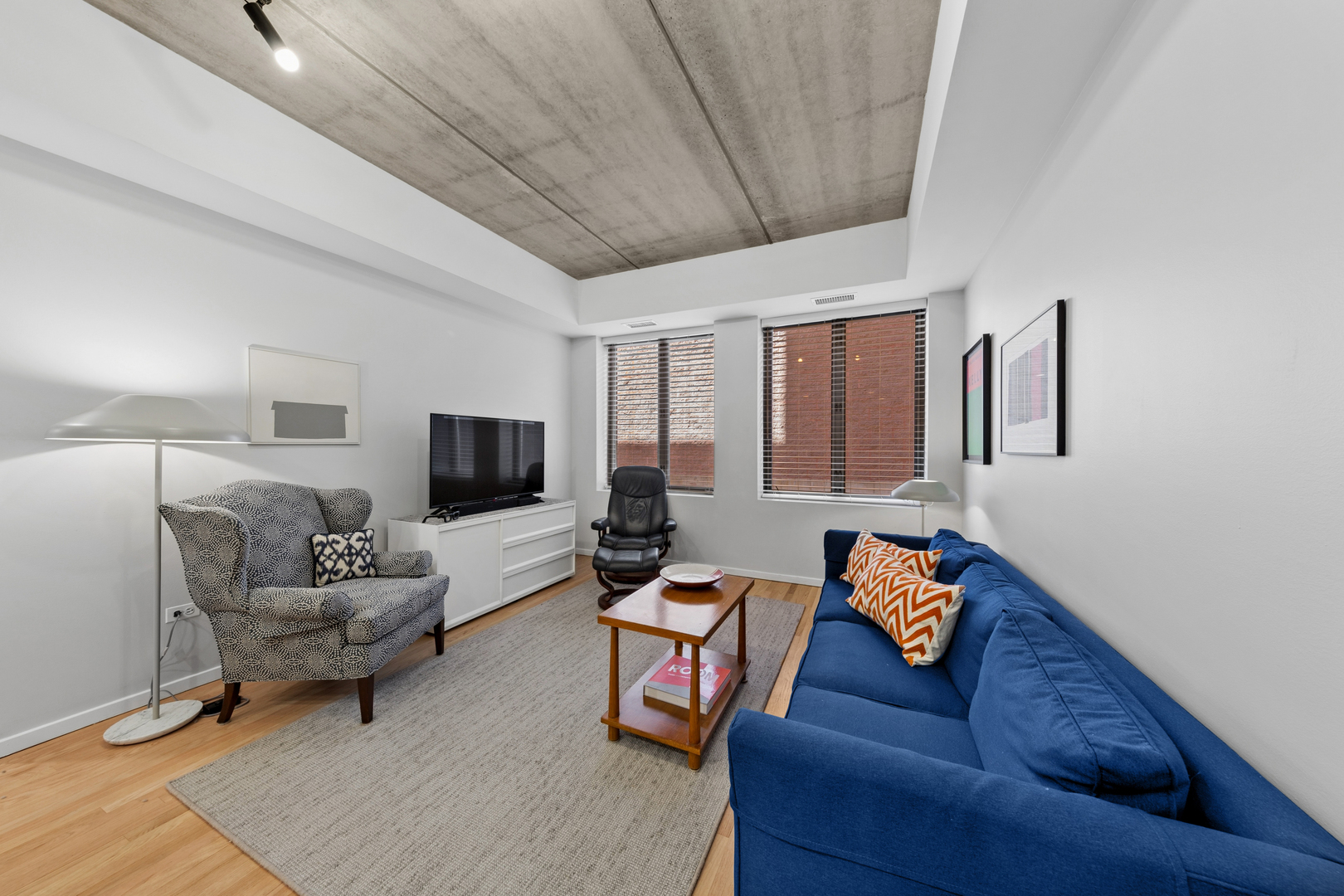 1422 N La Salle Drive 104