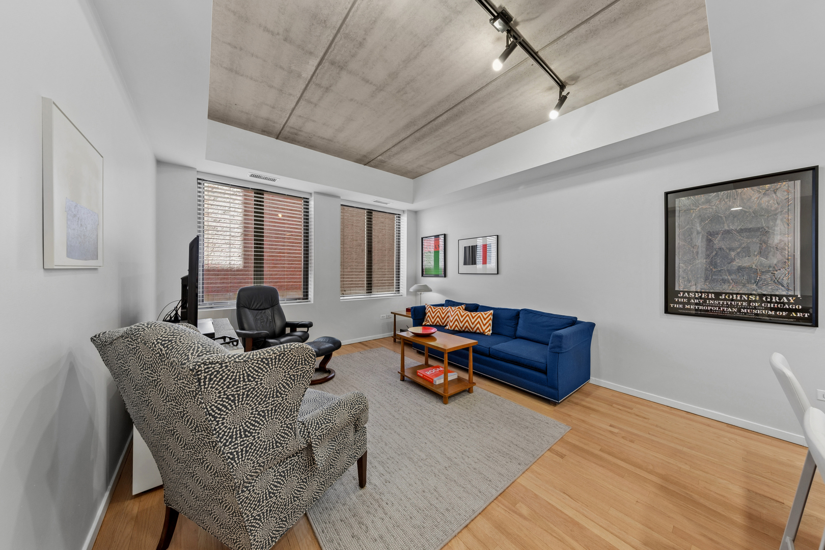 1422 N La Salle Drive 104