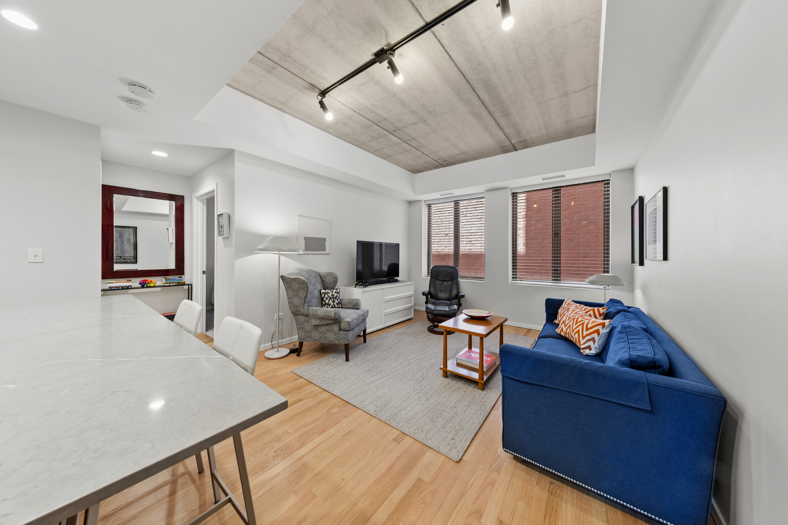 1422 N La Salle Drive 104