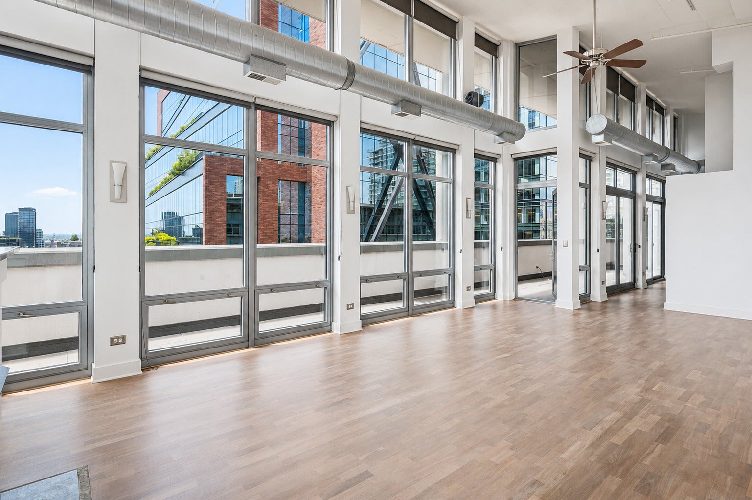 740 W Fulton Street 1402