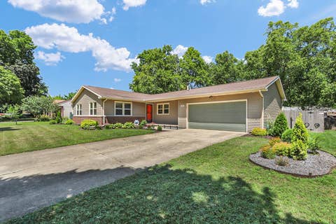 Photo of 202 E McHenry Street, Urbana, IL 61801 (MLS # 12723105)