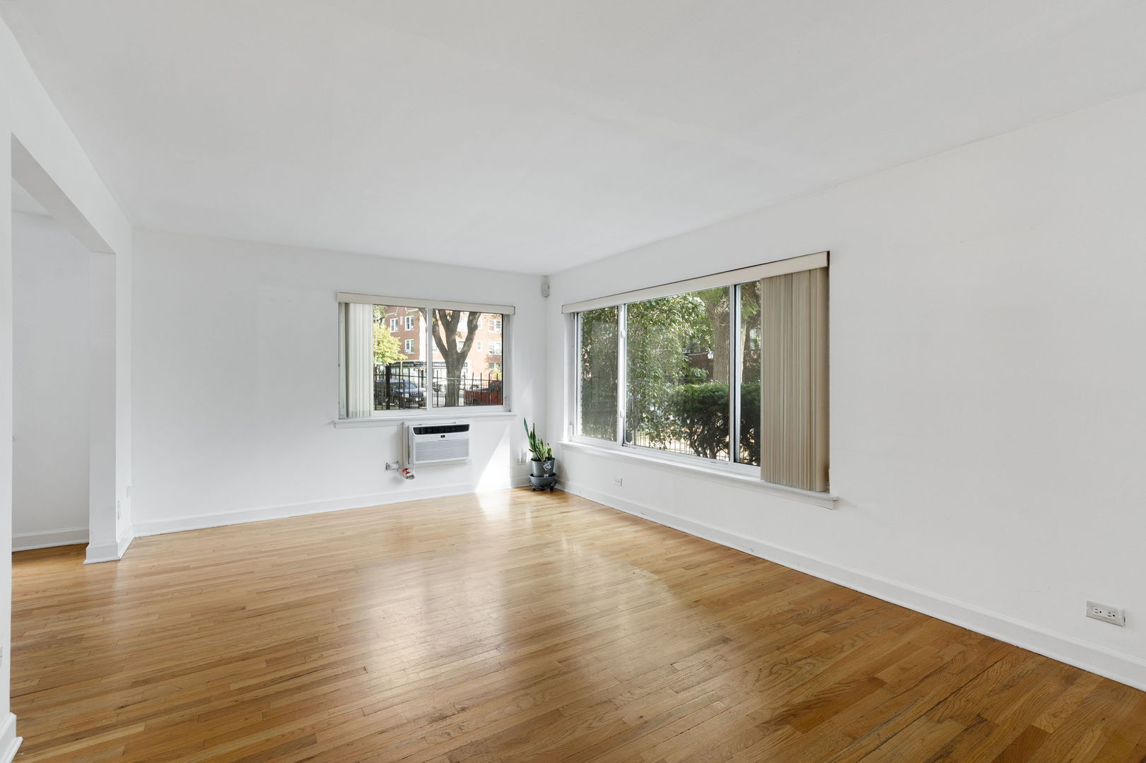 7070 N Ridge Boulevard 1A