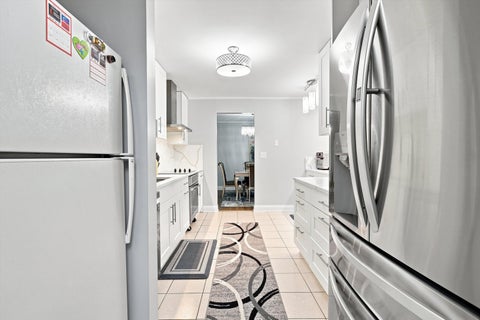 Tiny photo for 1415 E Central Road #319C, Arlington Heights, IL 60005 (MLS # 12745637)