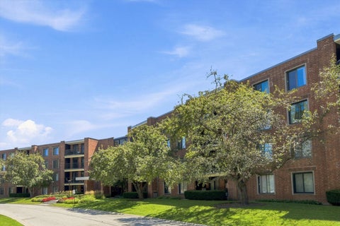 Photo of 1415 E Central Road #319C, Arlington Heights, IL 60005 (MLS # 12745637)