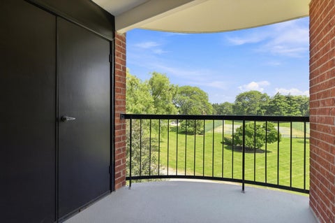 Tiny photo for 1415 E Central Road #319C, Arlington Heights, IL 60005 (MLS # 12745637)
