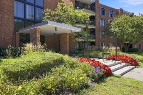 Tiny photo for 1415 E Central Road #319C, Arlington Heights, IL 60005 (MLS # 12745637)