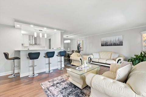 Tiny photo for 1415 E Central Road #319C, Arlington Heights, IL 60005 (MLS # 12745637)