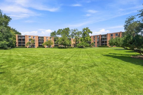 Tiny photo for 1415 E Central Road #319C, Arlington Heights, IL 60005 (MLS # 12745637)