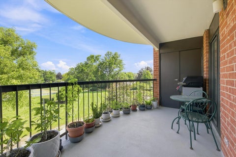 Tiny photo for 1415 E Central Road #319C, Arlington Heights, IL 60005 (MLS # 12745637)